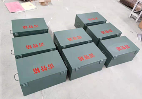 立山炸药箱和雷管箱一般是怎么存放的？